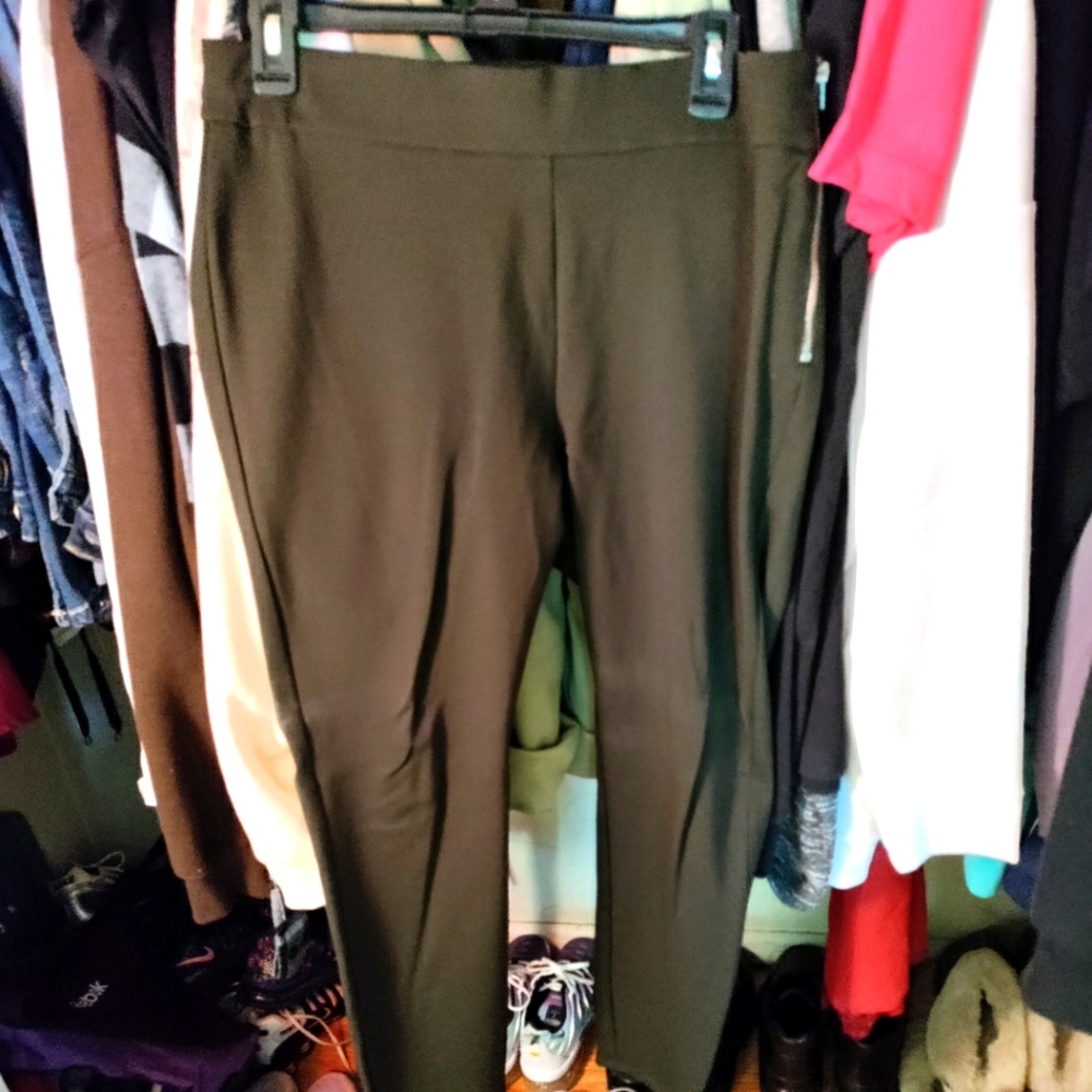 Women's stretch leggings with side zipper, unsure of size, I think Large